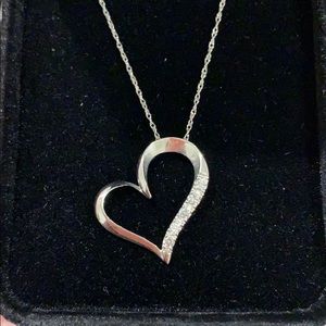 1/4 carat 10k white gold necklace with 18in chain